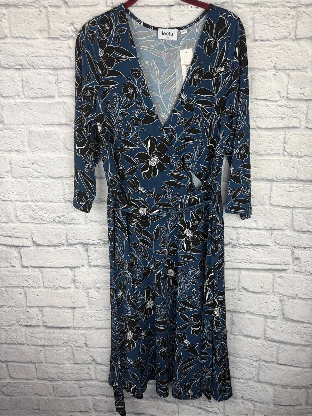 Leota Blue Floral Wrap Dress NWt Size Large